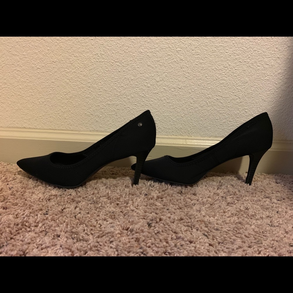 Vera Wang Heel